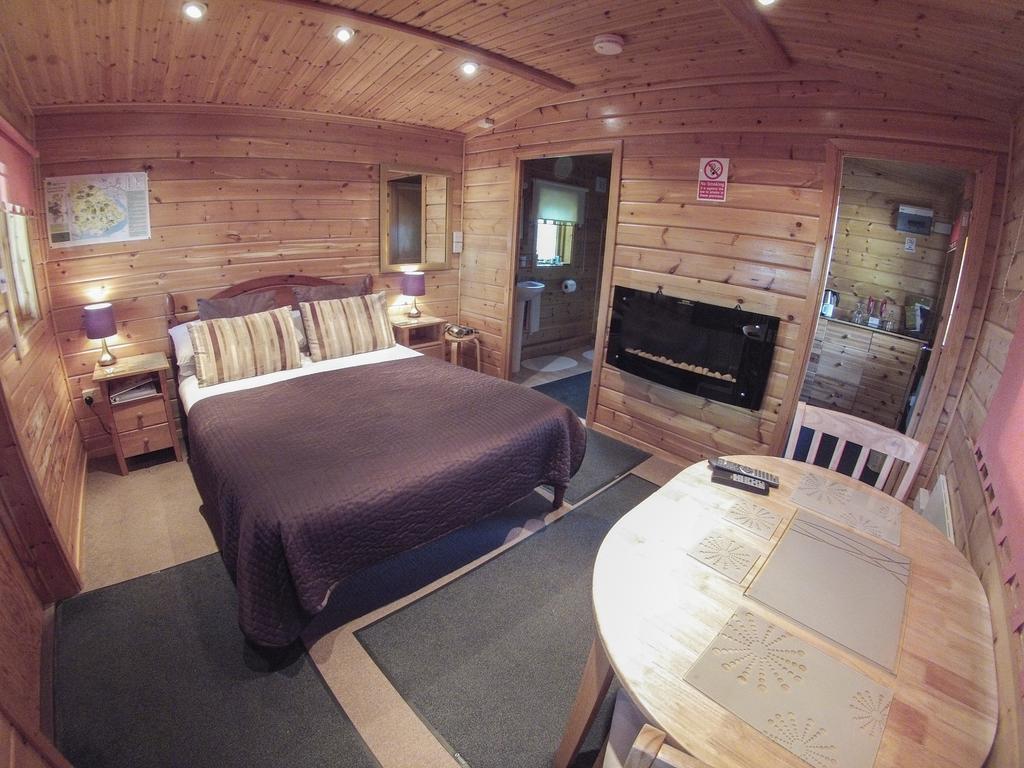 Cypress Log Cabins Accommodation Godshill  Cameră foto